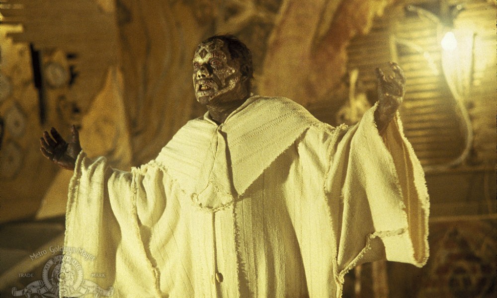 ‘Lord of Illusions’ 30 Years Later – Is Clive Barker’s Forgotten Movie Worth a Revisit?