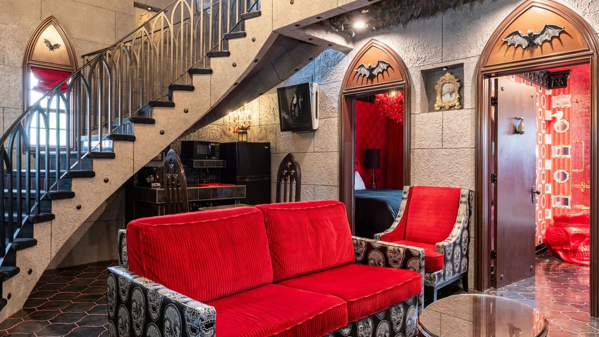 Stay In Your Very Own Haunted Hotel Room At The Roxbury Resort